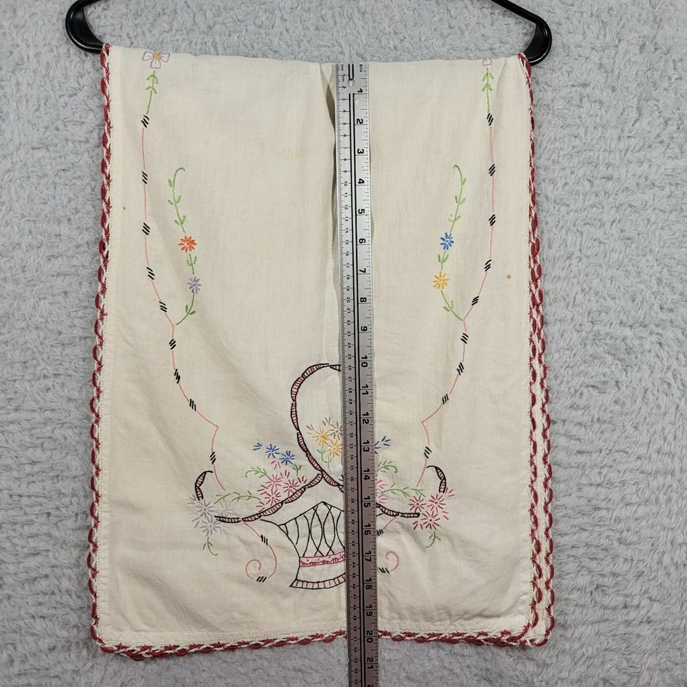 Table Runner Cream Embroidered Floral Basket Crochet Trim 15x40